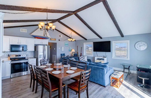 South Nags Head Casa | Oceanfront beach house just steps from the Atlantic in South Nags Head!