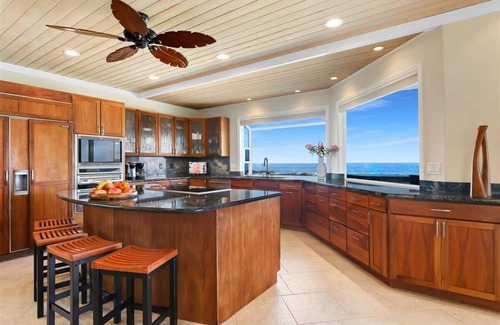 Kailua-Kona Casa | Casa de playa de lujo con piscina privada y aire acondicionado. Camina hasta la ciudad de Kona. May especiales!