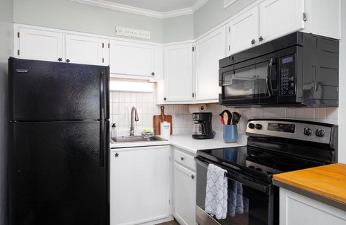 Sneads Ferry Apartamento | Oceanfront Bliss at Wave Raider -Perfect Getaway