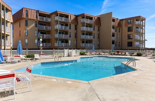 Sneads Ferry Apartamento | Oceanfront Bliss at Wave Raider -Perfect Getaway