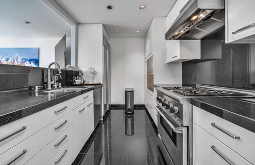 Los Angeles County Condominio | Oceanfront Bliss: Pool, Jacuzzi, No Highway Noise!