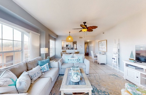 Independence Square Condominio | Oceanfront condo with Shared Pool, Ocean View, High-Speed WiFi, & Central AC