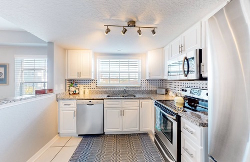 Independence Square Condominio | Oceanfront condo with Shared Pool, Ocean View, High-Speed WiFi, & Central AC