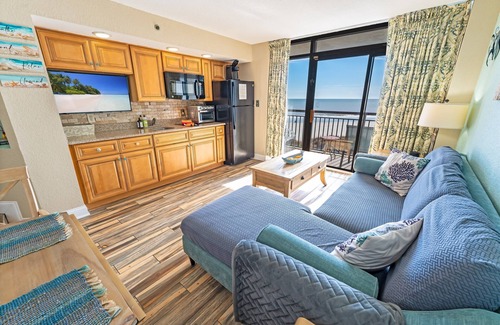 Windy Hill Condominio | Beachfront 1BR w/ balcony & pools