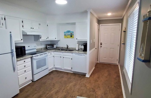 Ash Condominio | Oceanfront Corner Unit with Pool & Direct Beach Access