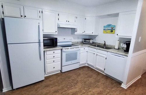 Ash Condominio | Oceanfront Corner Unit with Pool & Direct Beach Access