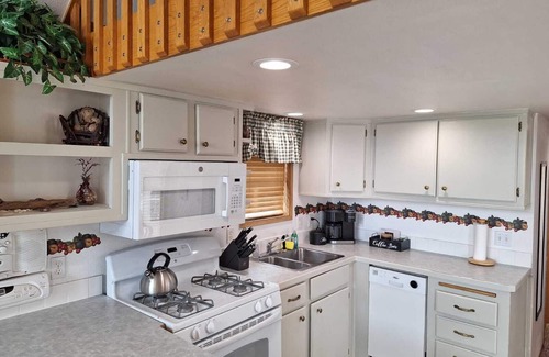 Smith River Cabina | Oceanfront Cabin 3 with Private Jacuzzi & Impressive Views