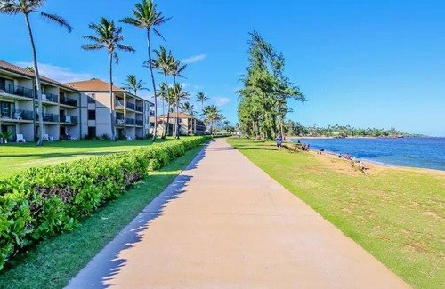 Wailua Condominio | Oceanfront Christmas at Pono Kai, Kauai, sleeps 6