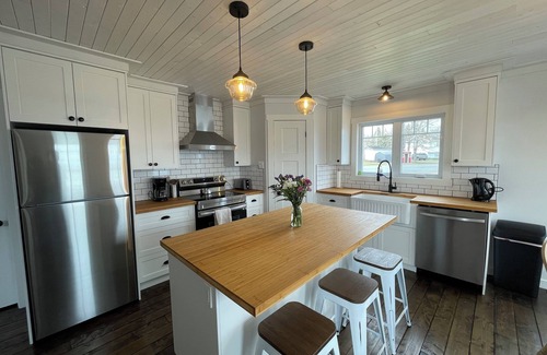 Embree Casa | Oceanfront clapboard cottage - a great central location!