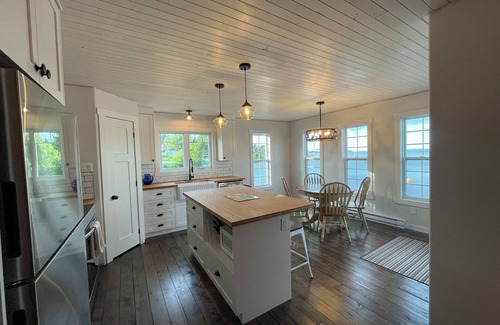 Embree Casa | Oceanfront clapboard cottage - a great central location!