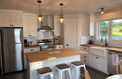 Embree Casa | Oceanfront clapboard cottage - a great central location!