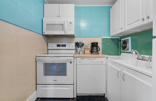 Old Orchard Beach Cabaña | Oceanfront Cottage 3
