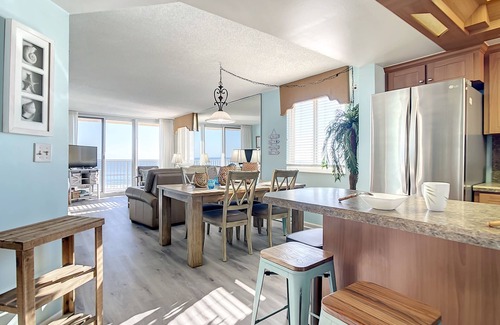New Smyrna Beach Condominio | Oceanfront Condo - Beach, Pool & Steps to Flagler Ave