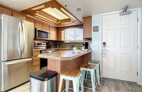 New Smyrna Beach Condominio | Oceanfront Condo - Beach, Pool & Steps to Flagler Ave