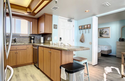 New Smyrna Beach Condominio | Oceanfront Condo - Beach, Pool & Steps to Flagler Ave