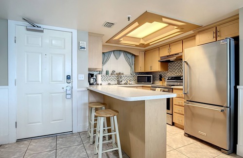 New Smyrna Beach Condominio | OceanFront Condo - Beach, Pool, Steps to Flagler Ave