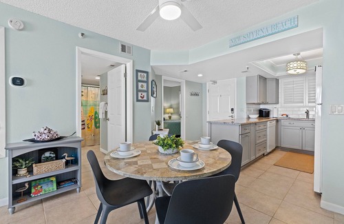 New Smyrna Beach Condominio | Oceanfront Condo at Oceania Beach Club - Pool, Balcony, Sleeps 6, Walk to Flagler Ave!