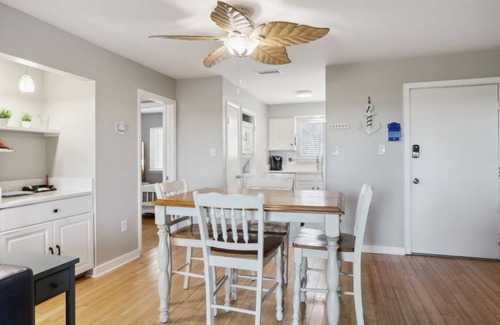 Tybee Island Condominio | Hermoso y acogedor condominio de 2 habitaciones y 2 baños con vista al mar