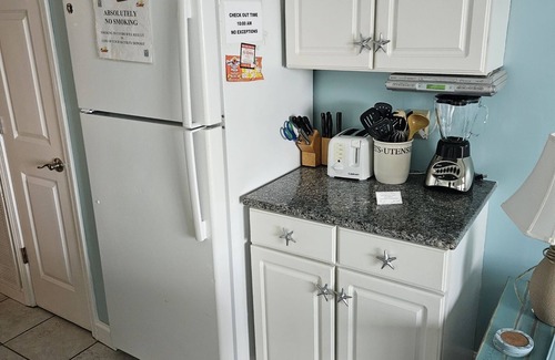Myrtle Beach Complejo | Oceanfront condo incredible views enjoy breakfast on balcony! Window in bedroom