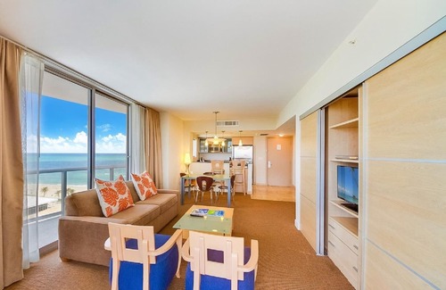 Sunny Isles Beach Condominio | Condominio acogedor con vistas al mar con acceso directo a la playa