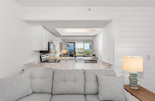 Pelican Bay Condominio | Oceanfront Condo in Seagate, the heart of Naples.