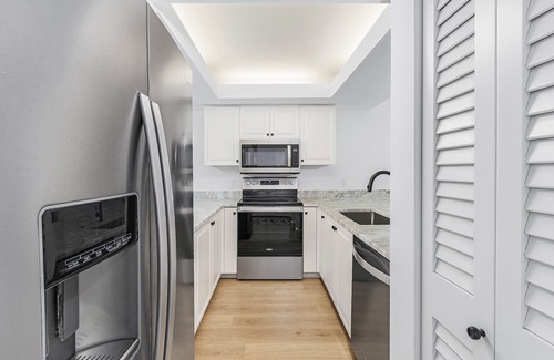 Pelican Bay Condominio | Oceanfront Condo in Seagate, the heart of Naples.