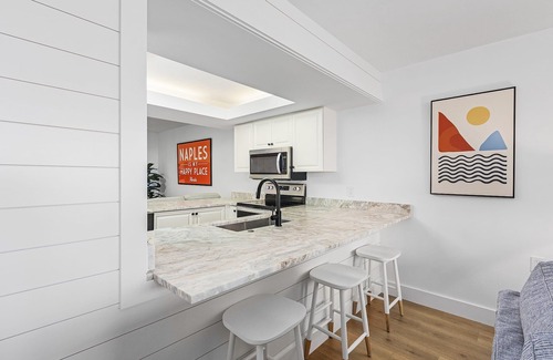 Pelican Bay Condominio | Oceanfront Condo in Seagate, the heart of Naples.