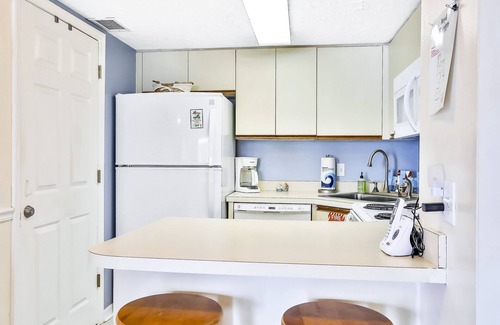 Cape Caneveral Beach Gardens Condominio | Oceanfront Condo with Shared Pool and Hot Tub, Ocean View, and High-Speed WiFi