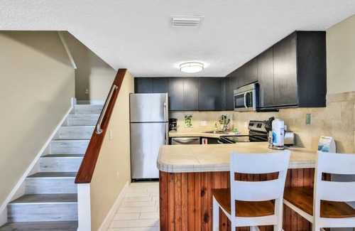 Cape Caneveral Beach Gardens Condominio | Oceanfront Condo with Shared Pool and Hot Tub, Ocean View, and High-Speed WiFi