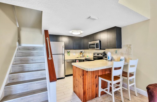 Cape Caneveral Beach Gardens Condominio | Oceanfront Condo with Shared Pool and Hot Tub, Ocean View, and High-Speed WiFi