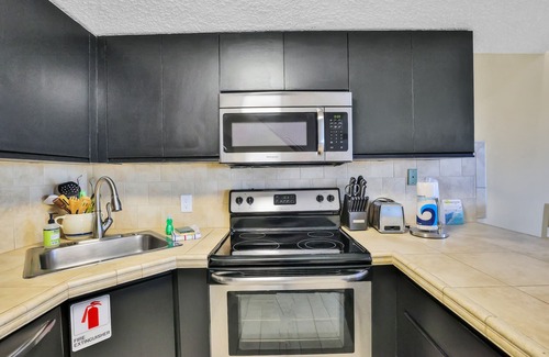 Cape Caneveral Beach Gardens Condominio | Oceanfront Condo with Shared Pool and Hot Tub, Ocean View, and High-Speed WiFi