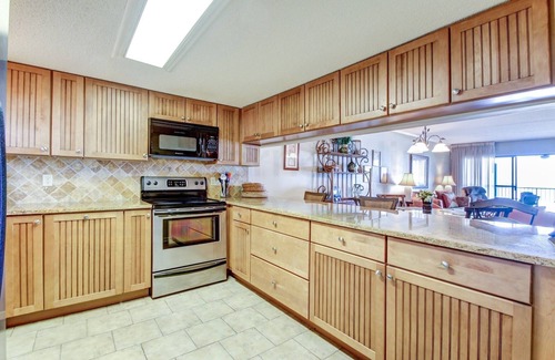 Fernandina Beach Condominio | Oceanfront Condo, Private Walkway to the Beach by RedAwning