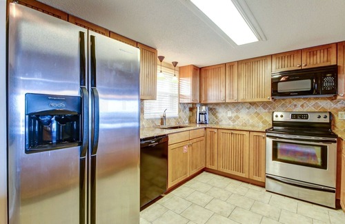 Fernandina Beach Condominio | Oceanfront Condo, Private Walkway to the Beach by RedAwning