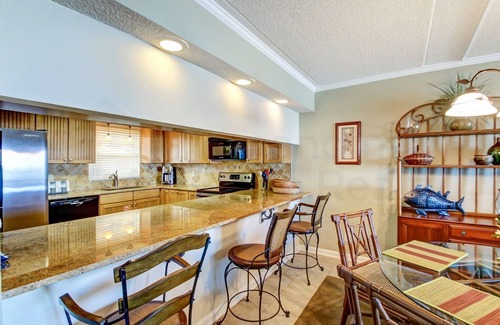 Fernandina Beach Condominio | Oceanfront Condo, Private Walkway to the Beach by RedAwning
