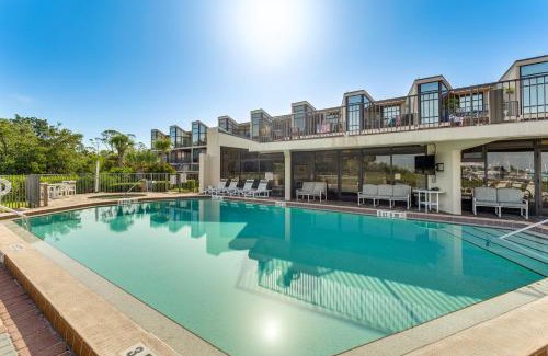 New Smyrna Beach Apartamento | Oceanfront Condo with Views 1 Mi to New Smyrna Beach