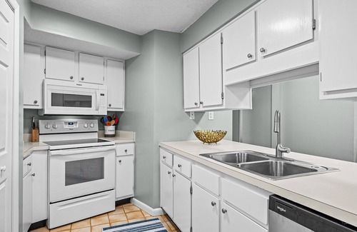 Indian Beach Condominio | Oceanfront Condo with best community amenities on the Island!