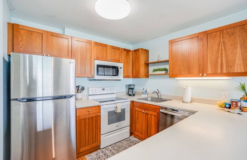 Kapaa Condominio | Oceanfront condo with balcony, great view, pool, hot tub - 50 ft to beach
