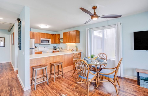 Kapaa Condominio | Oceanfront condo with balcony, great view, pool, hot tub - 50 ft to beach