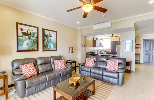 Barrio Los Villalobos Apartamento | Condominio frente al mar con vistas panorámicas a la playa, balcón privado y piscina compartida