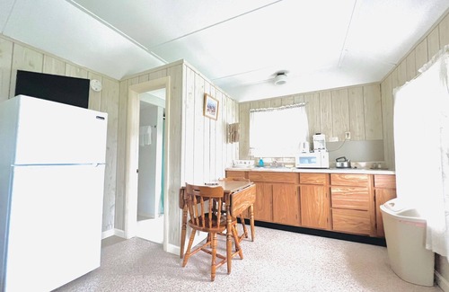 Salsbury Cove Cabina | Oceanfront Cottage at Emery's Cottages