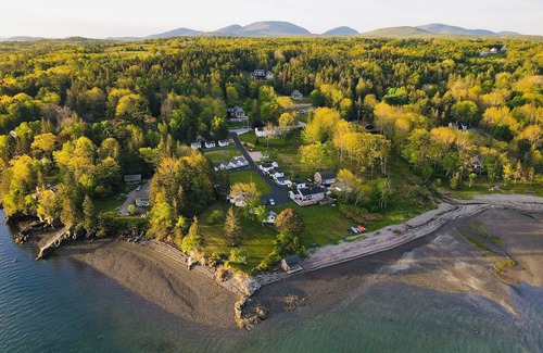 Salsbury Cove Cabina | Oceanfront Cottage at Emery's Cottages