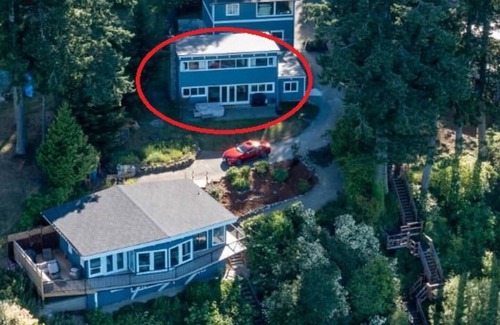 Cobble Hill Cabaña | Oceanfront Cottage with Hot Tub close to Wineries