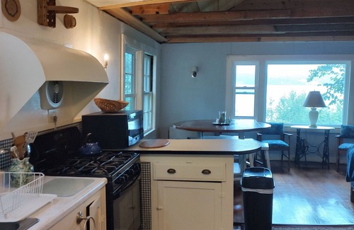 Salsbury Cove Cabaña | Oceanfront cottage for rent, 5 miles to Acadia National Park. Pet-Friendly!