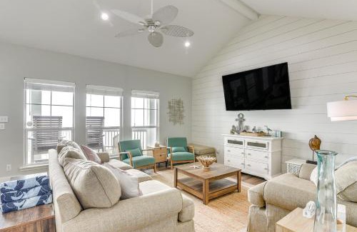 Crystal Beach Casa | Oceanfront Crystal Beach Vacation Home with Deck!