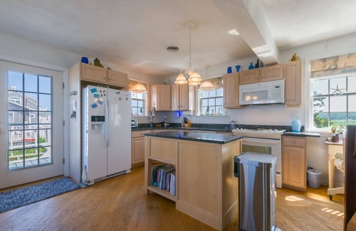 East Sandwich Casa | Beachfront Bliss on Spring Hill