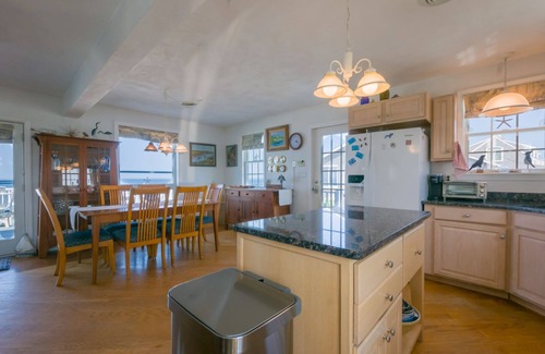 East Sandwich Casa | Beachfront Bliss on Spring Hill