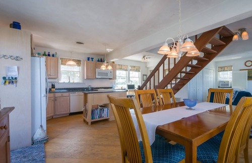 East Sandwich Casa | Beachfront Bliss on Spring Hill