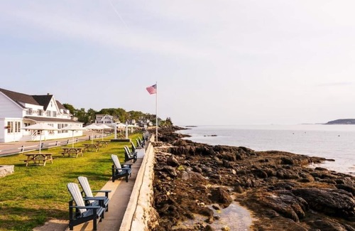 Ocean Point Casa | Oceanfront Double Queen w/Porch | Bluebird Ocean Point Inn | Dog-Friendly