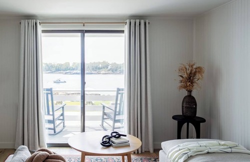 Ocean Point Casa | Oceanfront Double Queen w/Porch | Bluebird Ocean Point Inn | Dog-Friendly