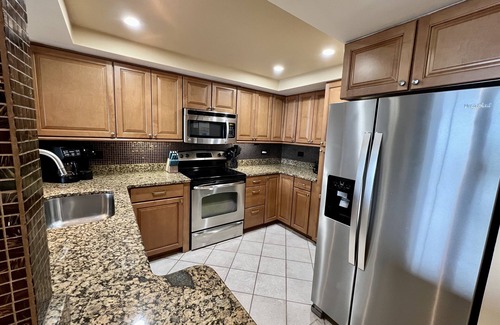 Briarcliffe Acres Condominio | Oceanfront vacaciones de ensueño! Granito, acero, Playa Locker-Reserve con anticipación!